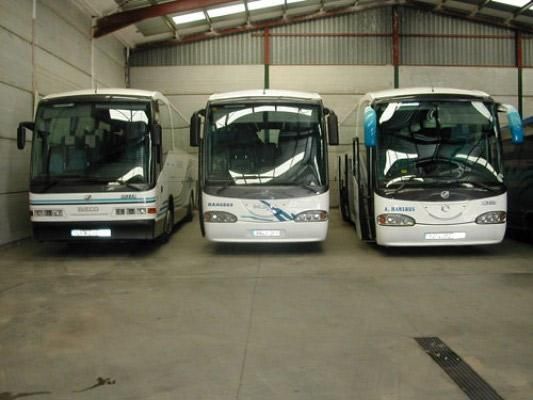 Autocares Hansbus autobuses dentro de la empresa